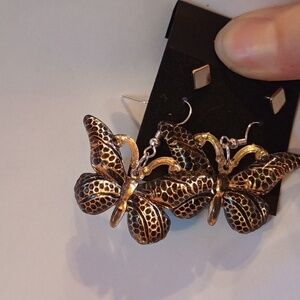 ♥️A Ind $10 Or Bun 4/$20 Elegant Gold and Black Butterfly 🐰Earrings Set 🖤